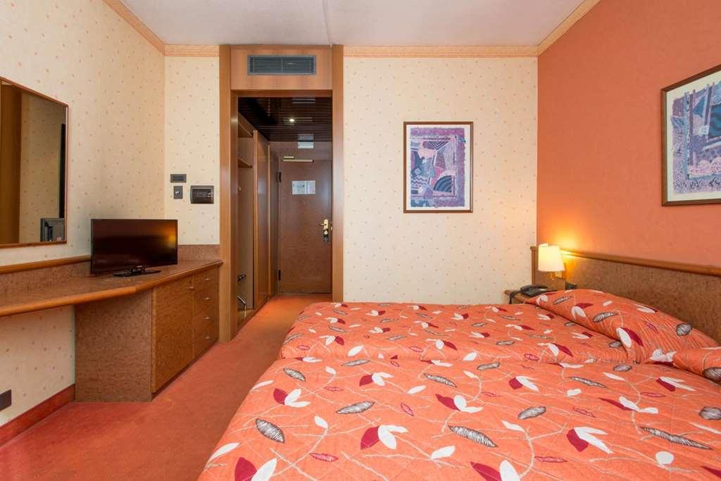 Meditur Hotel Pomezia Δωμάτιο φωτογραφία