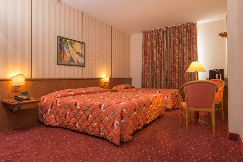 Meditur Hotel Pomezia Δωμάτιο φωτογραφία