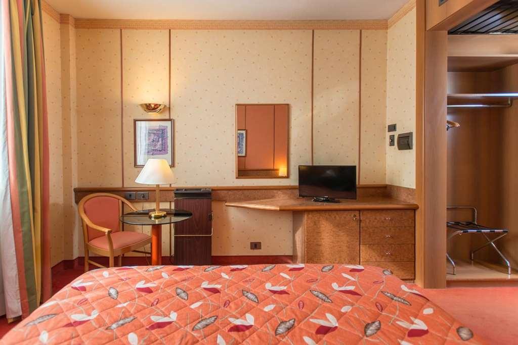 Meditur Hotel Pomezia Δωμάτιο φωτογραφία