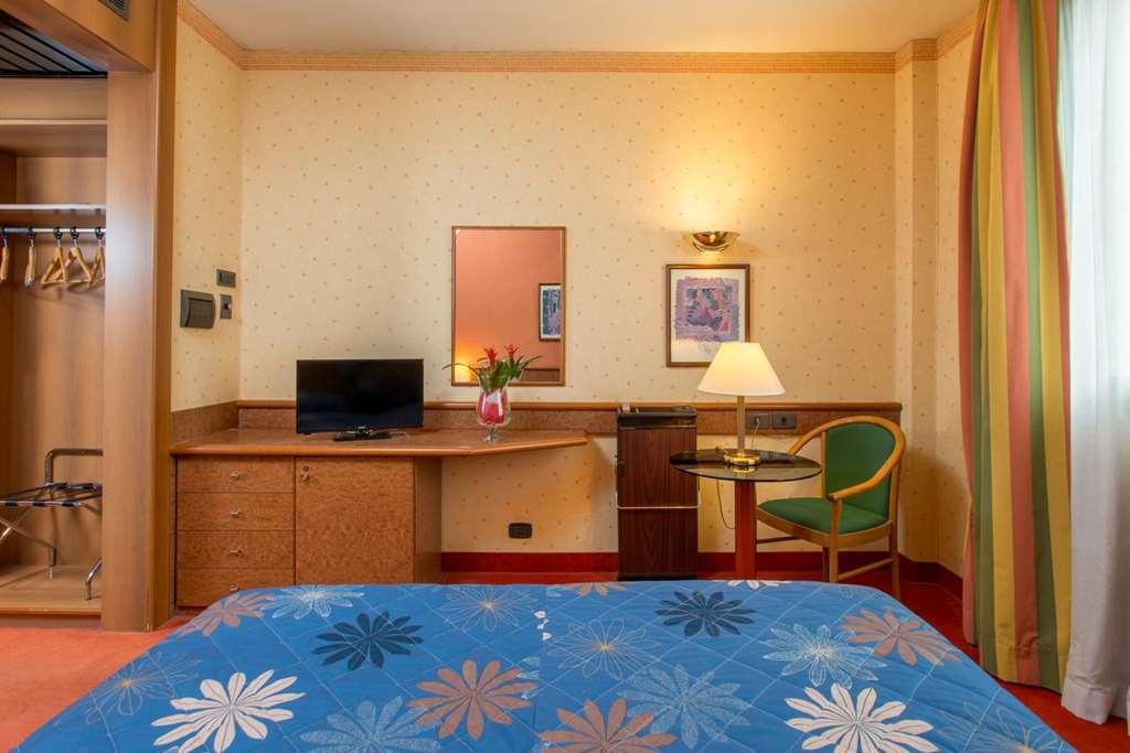 Meditur Hotel Pomezia Δωμάτιο φωτογραφία