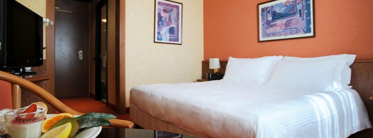 Meditur Hotel Pomezia Εξωτερικό φωτογραφία