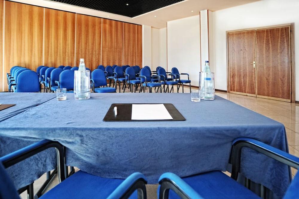 Meditur Hotel Pomezia Εξωτερικό φωτογραφία