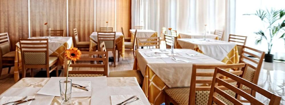 Meditur Hotel Pomezia Εξωτερικό φωτογραφία