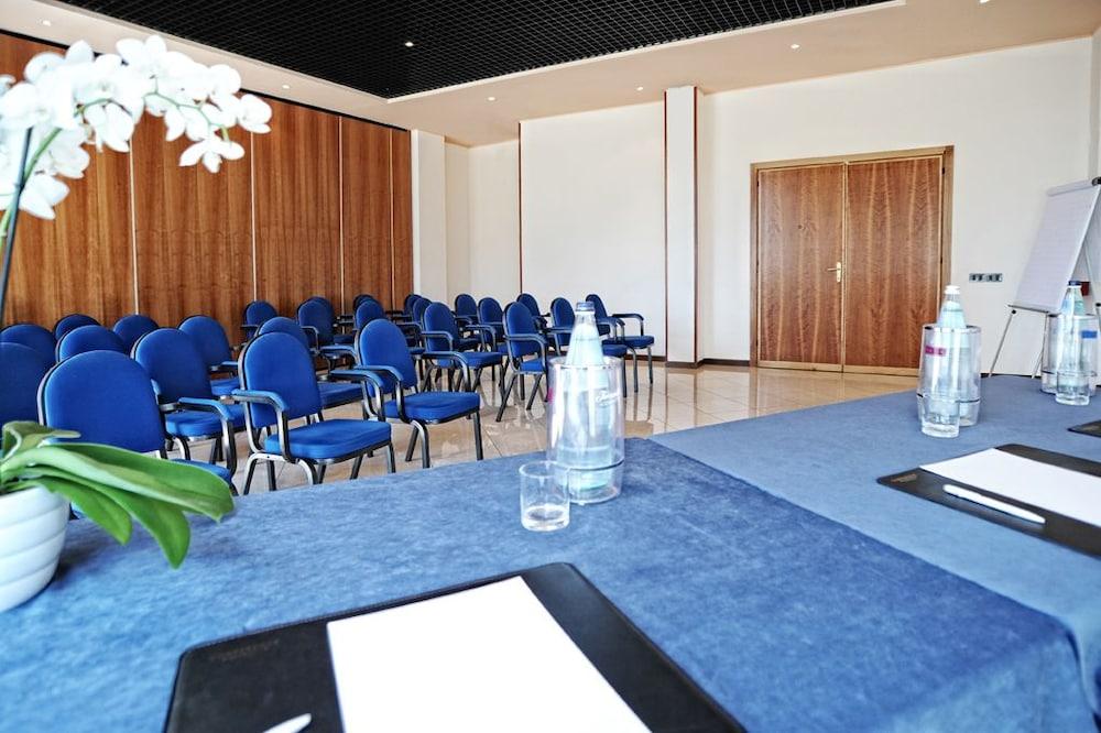 Meditur Hotel Pomezia Εξωτερικό φωτογραφία