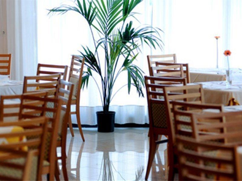 Meditur Hotel Pomezia Εξωτερικό φωτογραφία