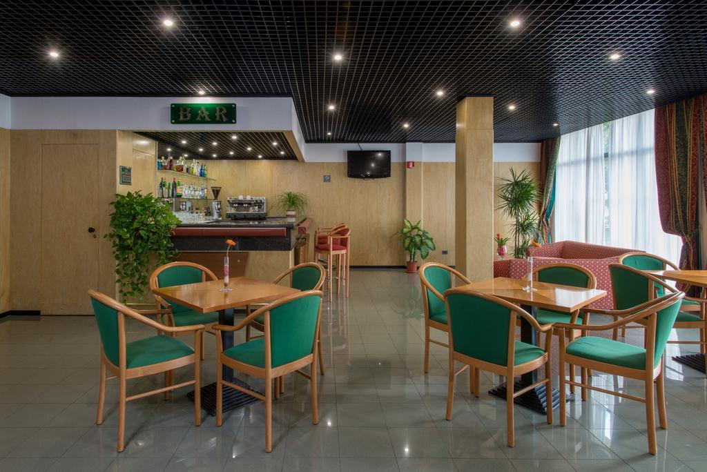 Meditur Hotel Pomezia Εξωτερικό φωτογραφία