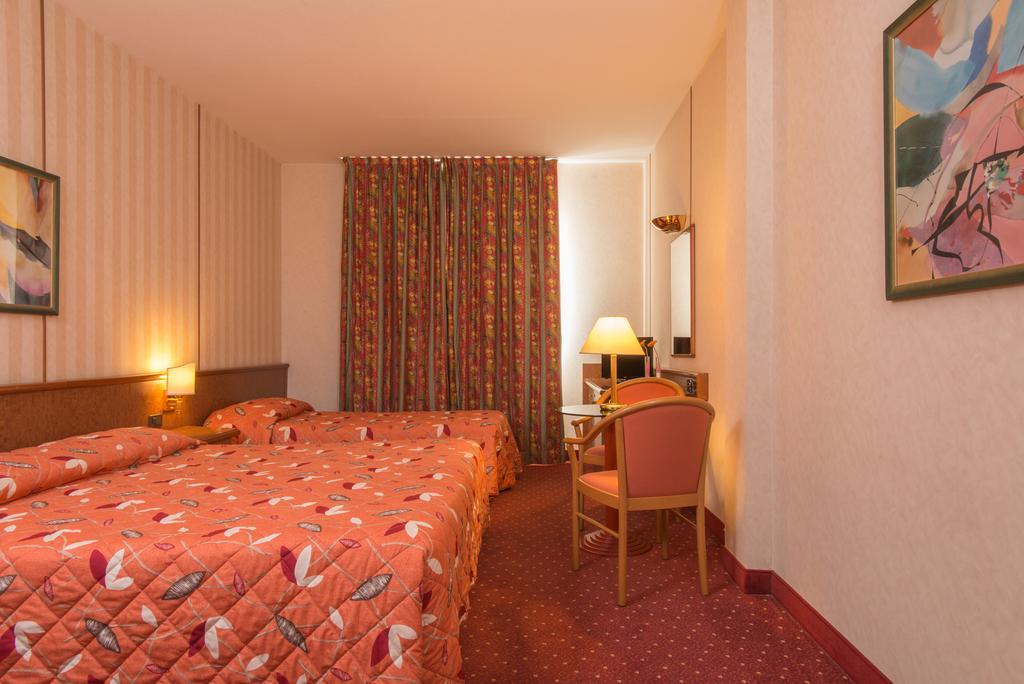Meditur Hotel Pomezia Εξωτερικό φωτογραφία