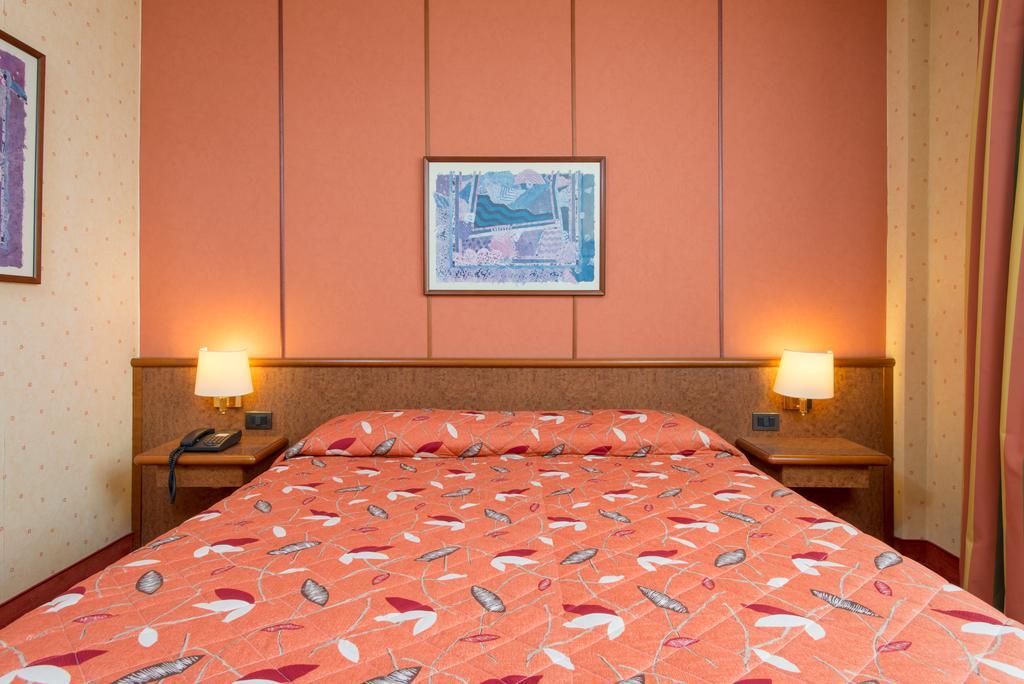 Meditur Hotel Pomezia Εξωτερικό φωτογραφία