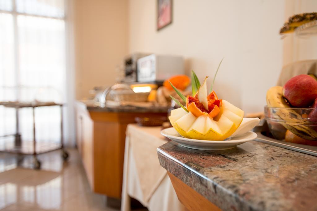 Meditur Hotel Pomezia Εξωτερικό φωτογραφία
