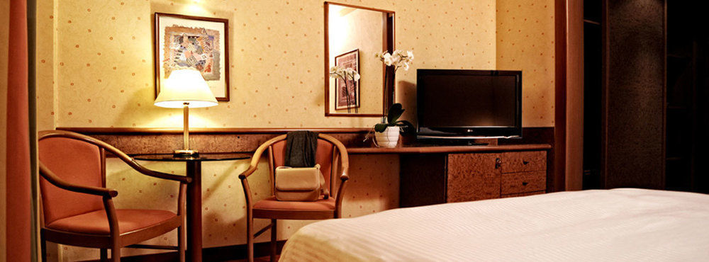 Meditur Hotel Pomezia Εξωτερικό φωτογραφία
