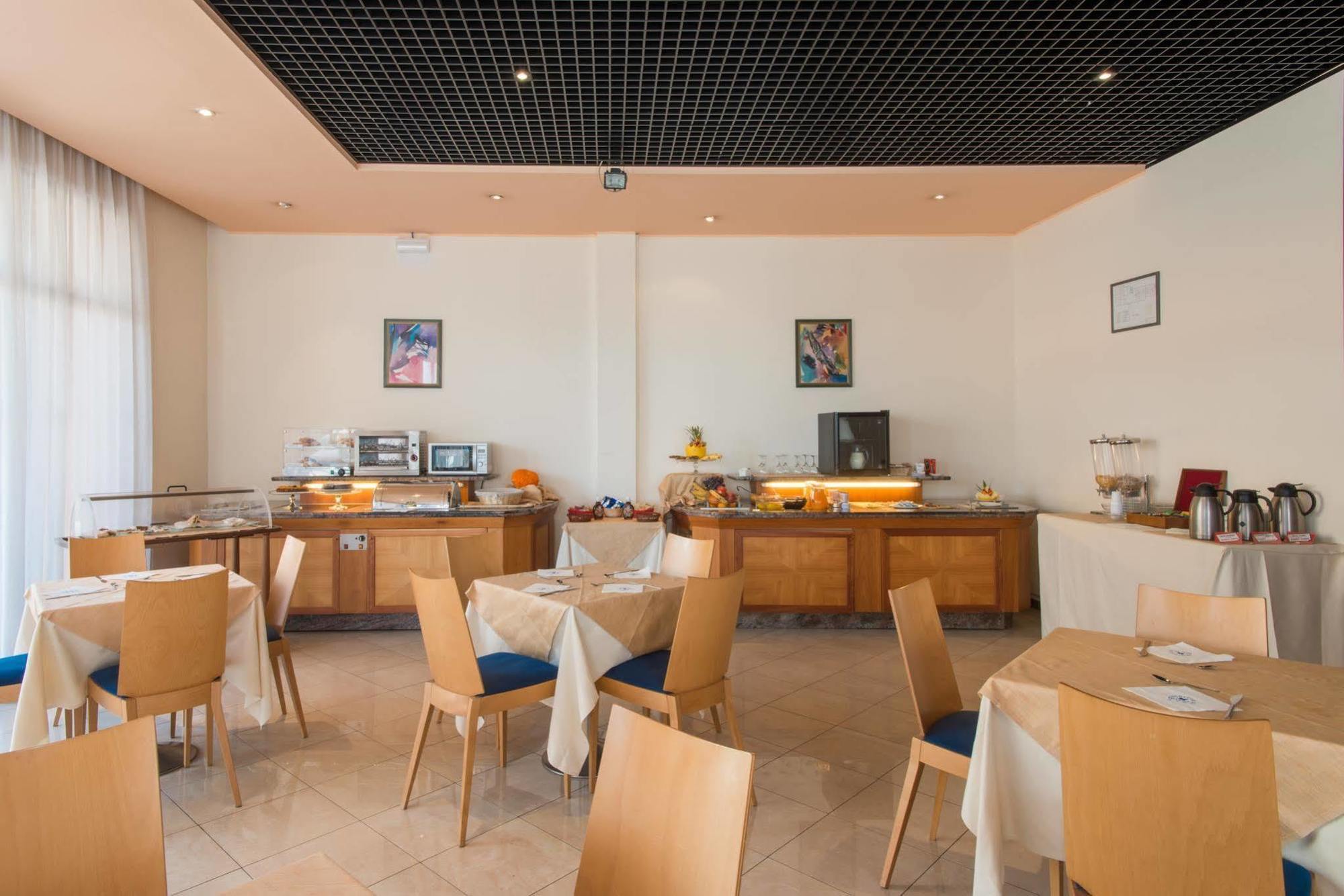 Meditur Hotel Pomezia Εξωτερικό φωτογραφία