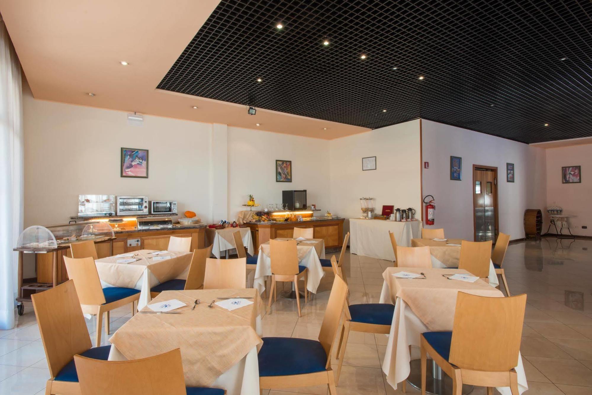 Meditur Hotel Pomezia Εξωτερικό φωτογραφία