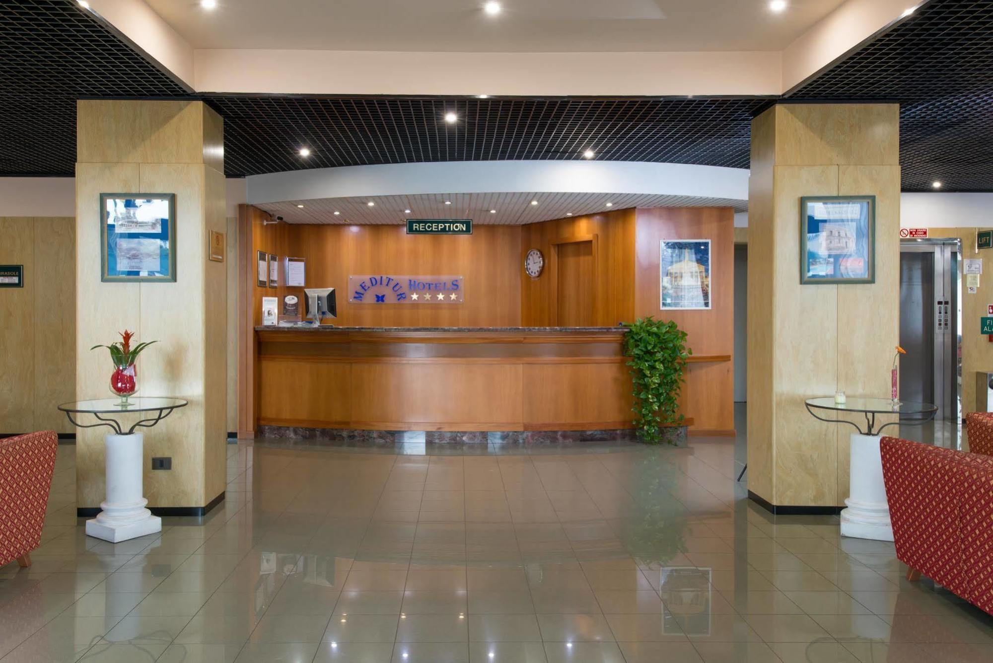 Meditur Hotel Pomezia Εξωτερικό φωτογραφία