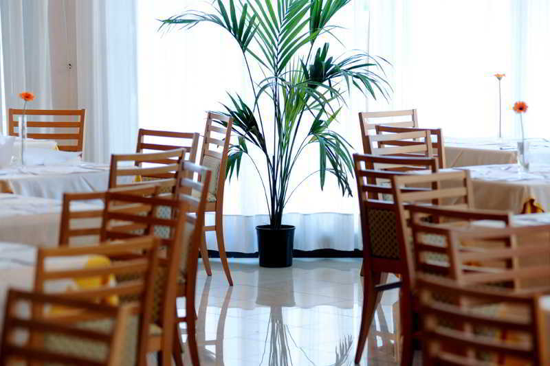 Meditur Hotel Pomezia Εστιατόριο φωτογραφία